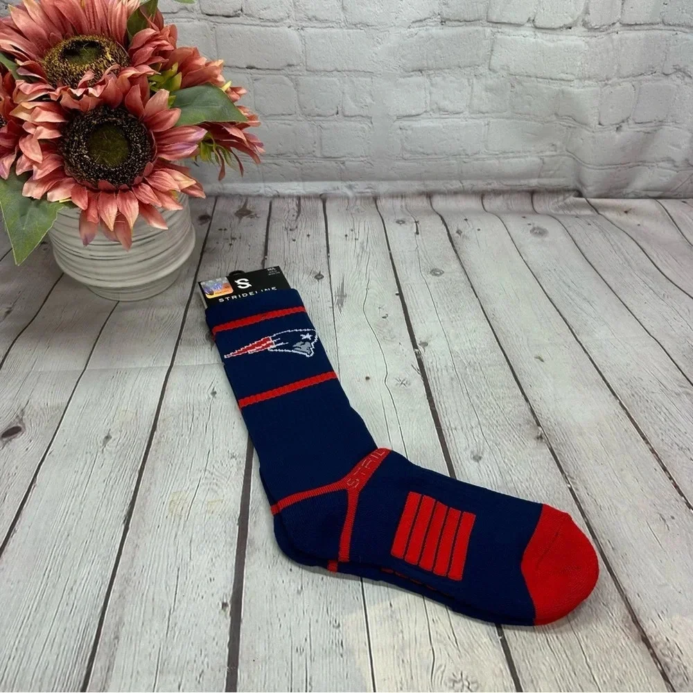 NWT strideline premium knit crew socks new england patriots NFL football
